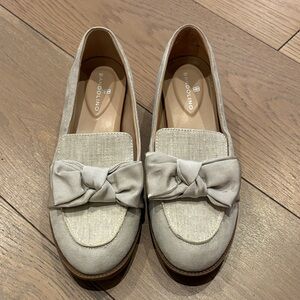 Bandolino Cream Flats with Bow Accent